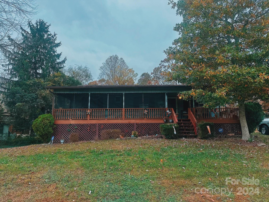 205 Fairfield Dr Hendersonville, NC 28792