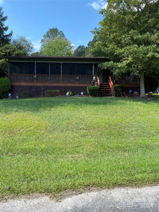 205 Fairfield Dr Hendersonville, NC 28792