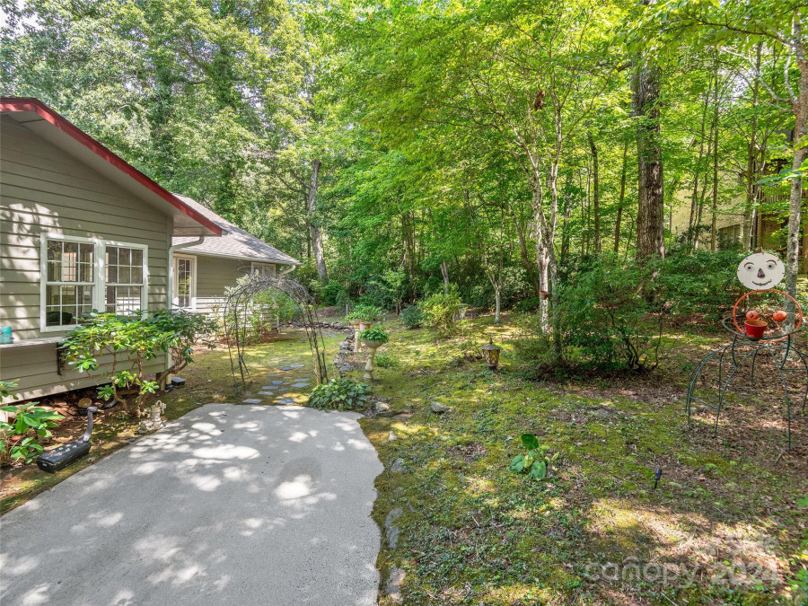 146 Eastmoor Dr Asheville, NC 28805