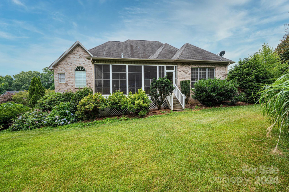 6331 Dwayne Starnes Dr Hickory, NC 28602