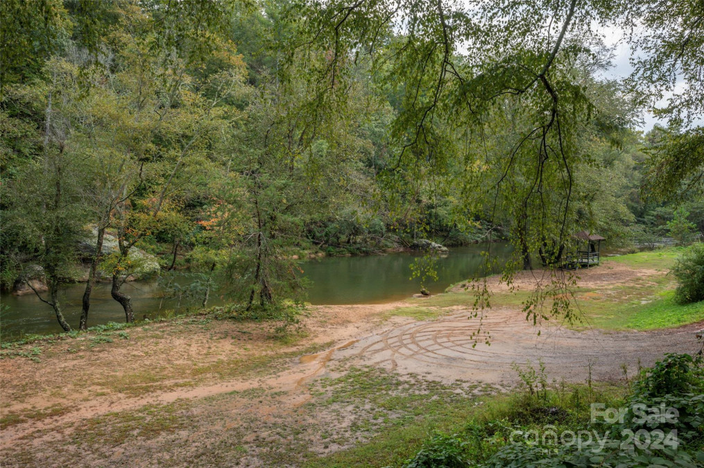 925 Roadrunner Cir Lake Lure, NC 28746