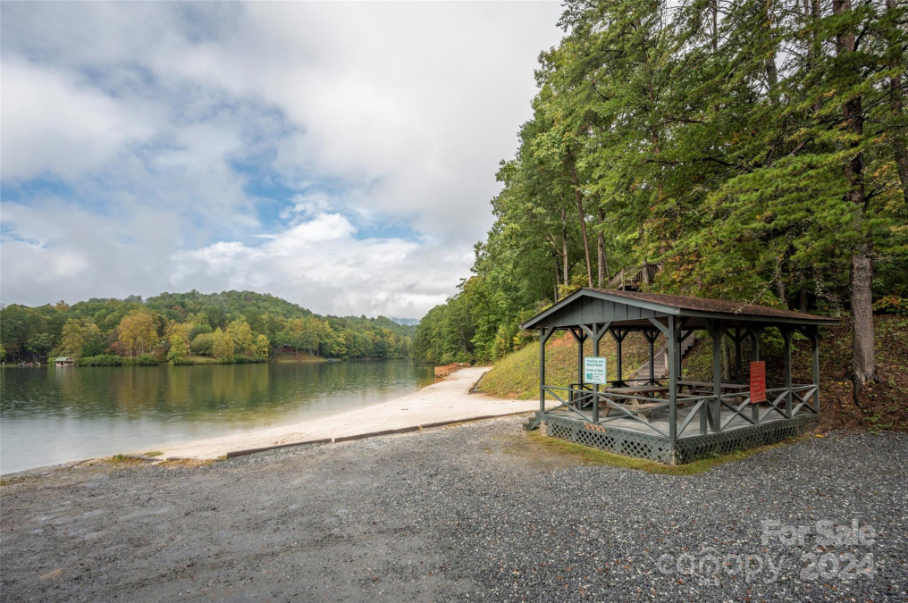 925 Roadrunner Cir Lake Lure, NC 28746