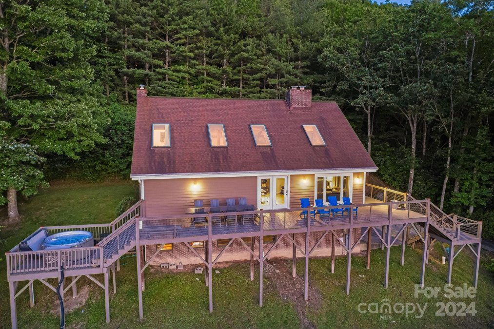 140 Camby Dr Fairview, NC 28730