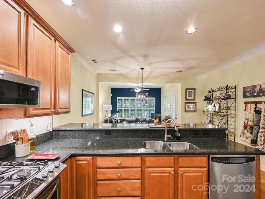 29 Victoria Park Dr Hendersonville, NC 28792