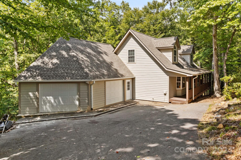 55 Vintage Rd Candler, NC 28715