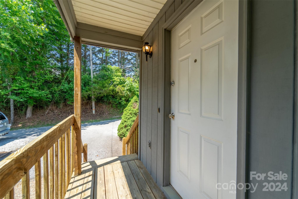 80 Honeymaple Ln Franklin, NC 28734