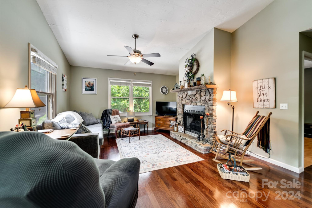 80 Honeymaple Ln Franklin, NC 28734