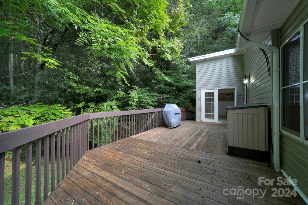 89 Quiet Pond Ln Pisgah Forest, NC 28768