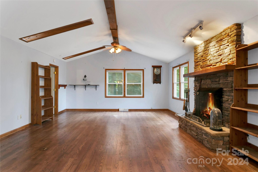 89 Quiet Pond Ln Pisgah Forest, NC 28768