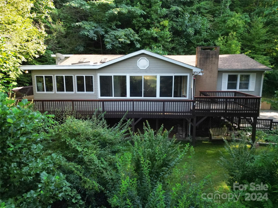 89 Quiet Pond Ln Pisgah Forest, NC 28768