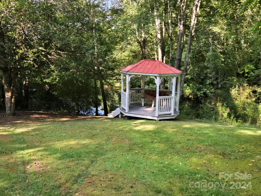 89 Quiet Pond Ln Pisgah Forest, NC 28768