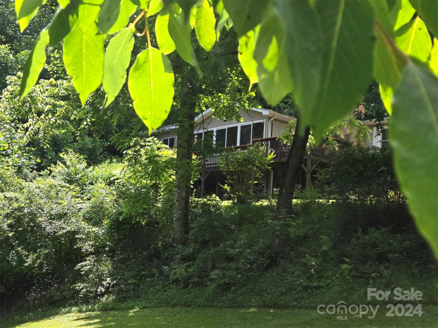 89 Quiet Pond Ln Pisgah Forest, NC 28768