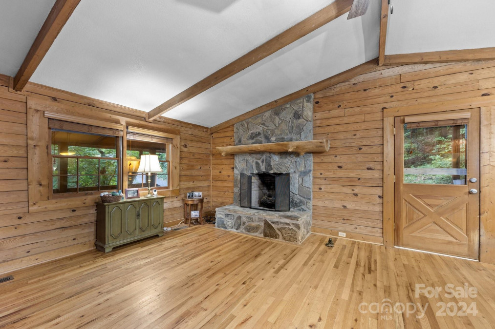 150 Misty Mountain Dr Maggie Valley, NC 28751