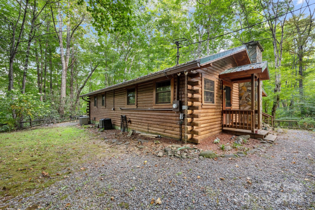 150 Misty Mountain Dr Maggie Valley, NC 28751