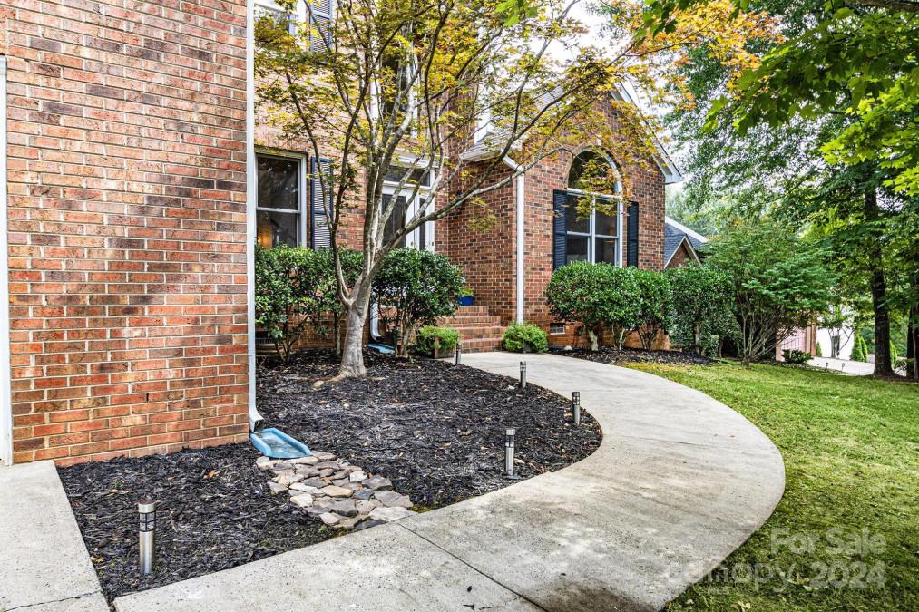 520 River Oaks Ln Charlotte, NC 28226