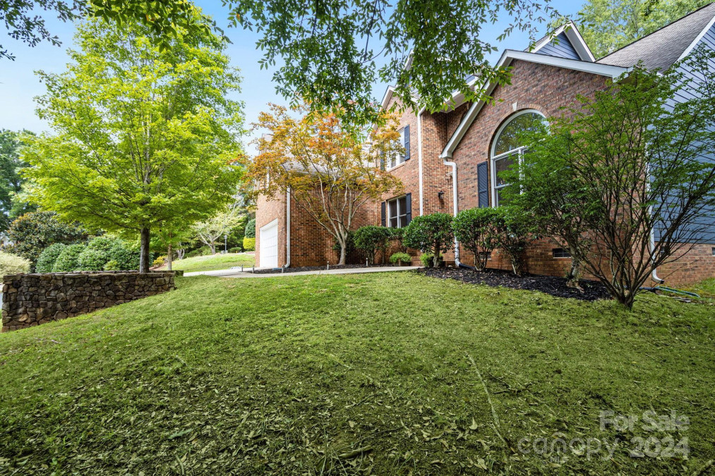 520 River Oaks Ln Charlotte, NC 28226