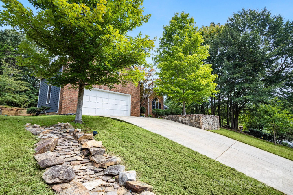 520 River Oaks Ln Charlotte, NC 28226