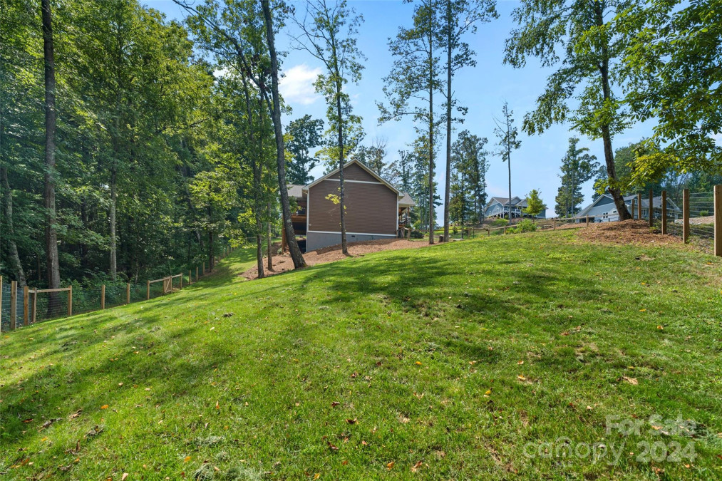 158 Jonathan Ln Hendersonville, NC 28792