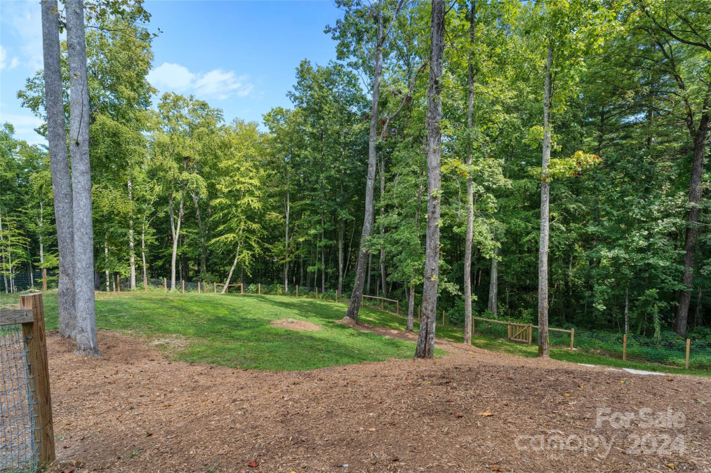 158 Jonathan Ln Hendersonville, NC 28792