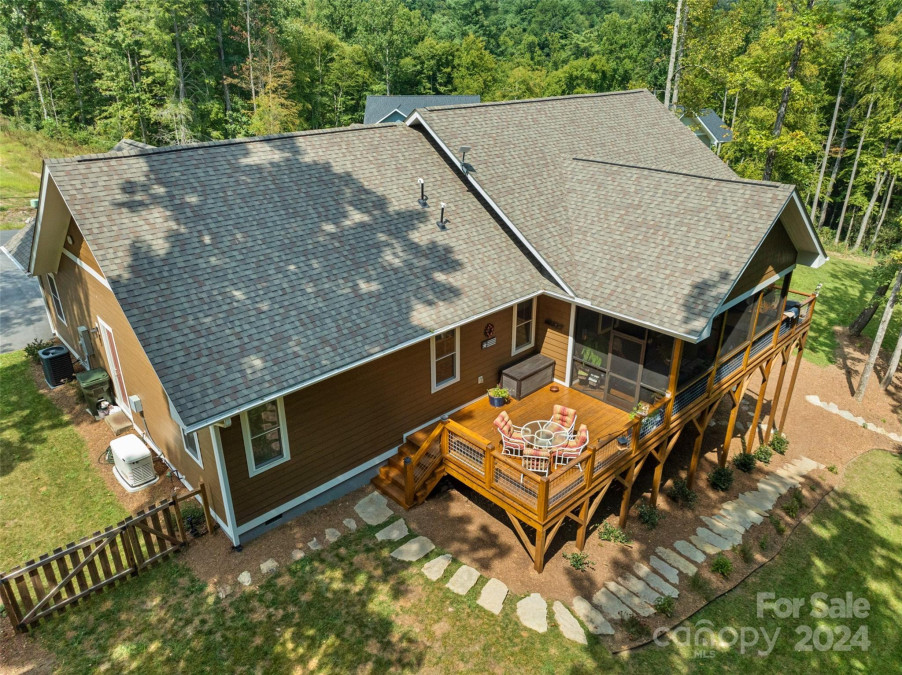 158 Jonathan Ln Hendersonville, NC 28792