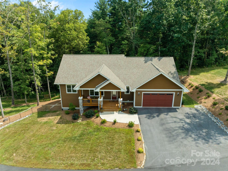 158 Jonathan Ln Hendersonville, NC 28792