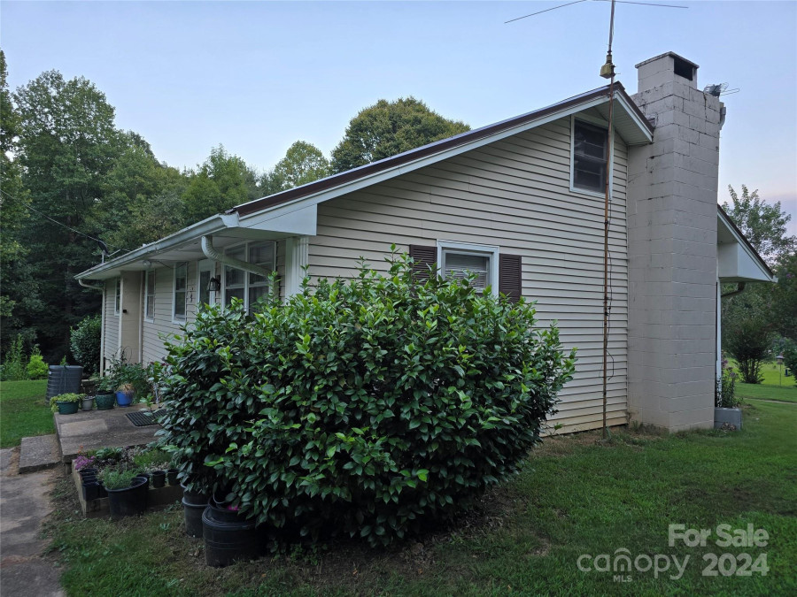 206 Fallen Oaks Ln Rutherfordton, NC 28139