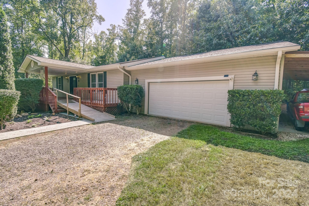 6 Bear Trl Fairview, NC 28730