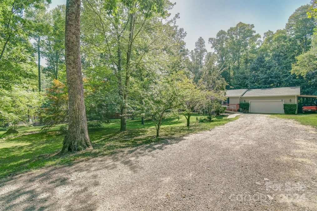 6 Bear Trl Fairview, NC 28730