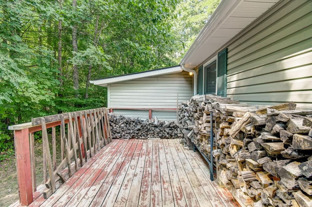 6 Bear Trl Fairview, NC 28730