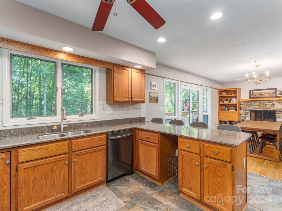 368 Alpine Dr Hendersonville, NC 28791