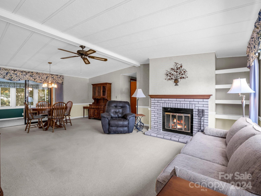 225 Cranbrook Cir Hendersonville, NC 28792