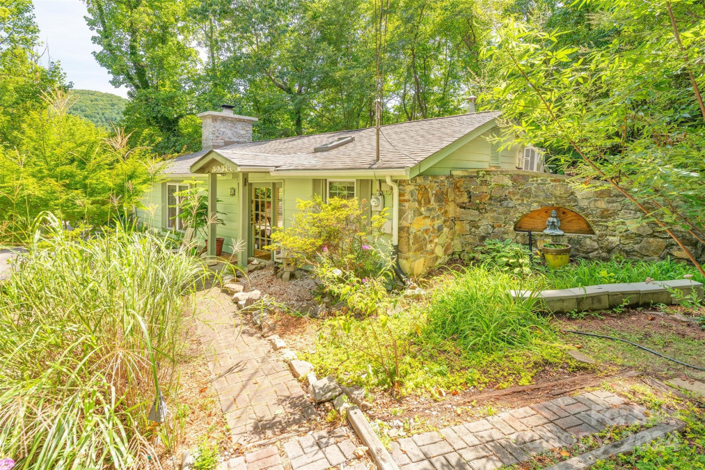 12 Rollingwood Rd Asheville, NC 28805