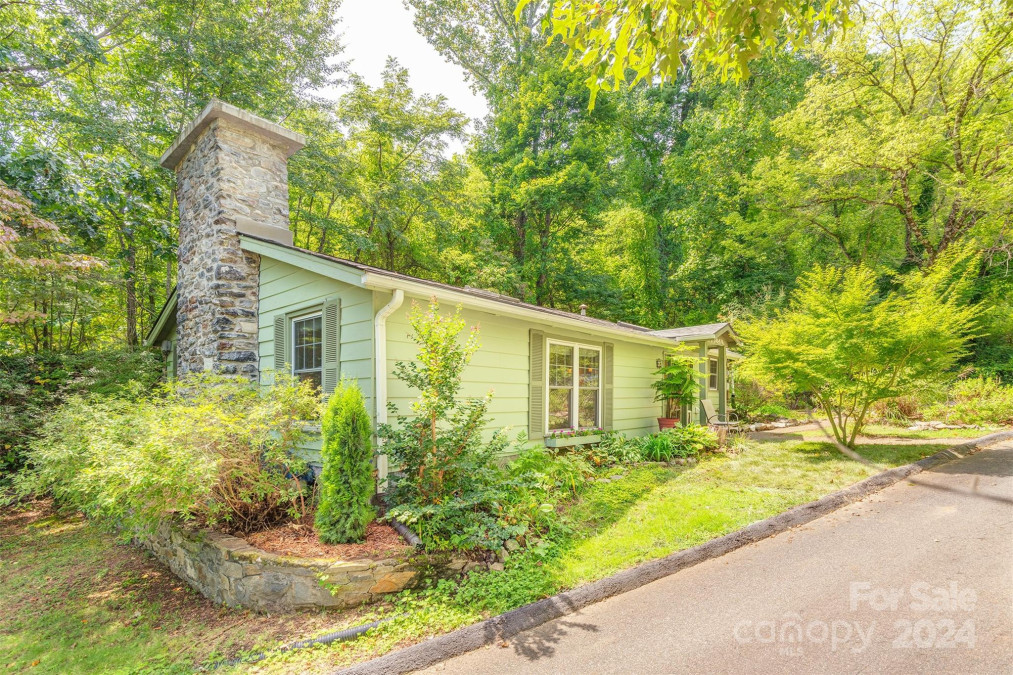 12 Rollingwood Rd Asheville, NC 28805