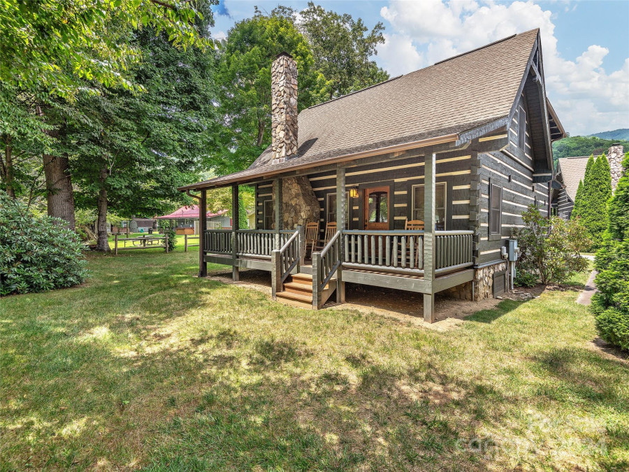 24 Rachels Cir Maggie Valley, NC 28751