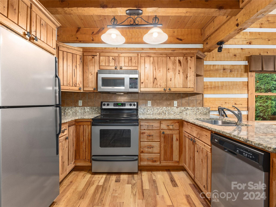 24 Rachels Cir Maggie Valley, NC 28751