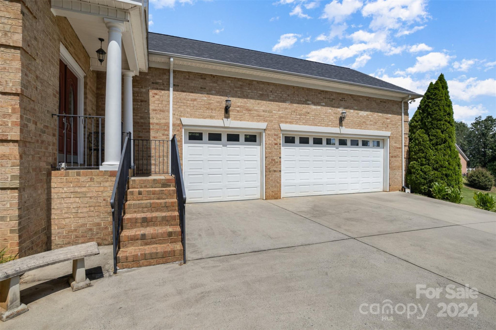 305 Chancelot Ln Fort Mill, SC 29708