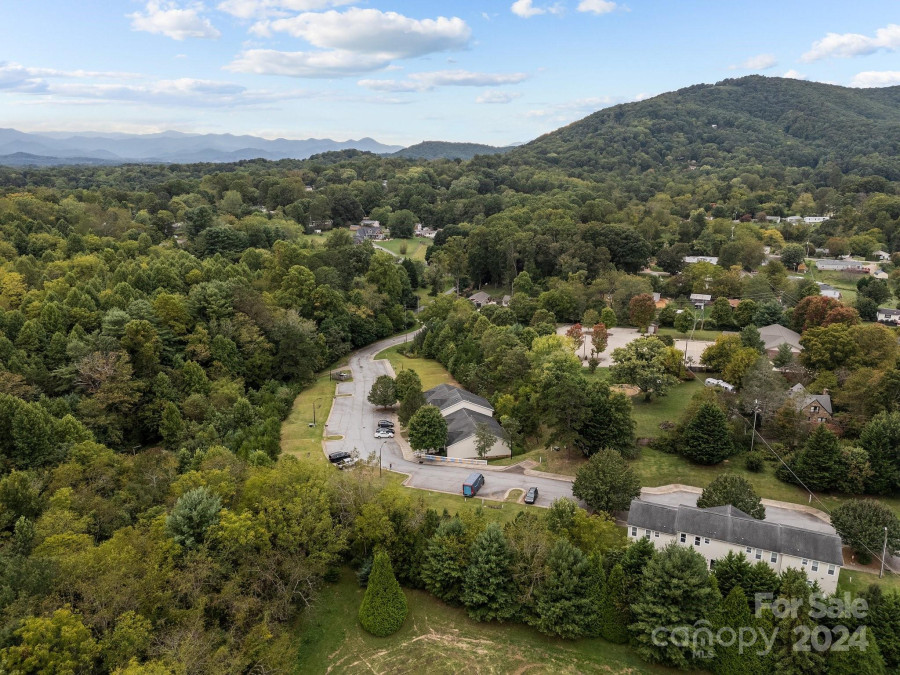 408 Villas Ct Asheville, NC 28806