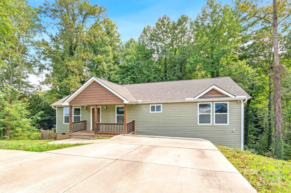 112 Tail Feather Ln Candler, NC 28715