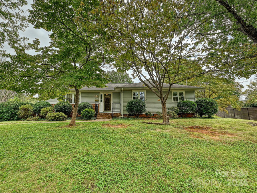 2142 Regent Ct Gastonia, NC 28054