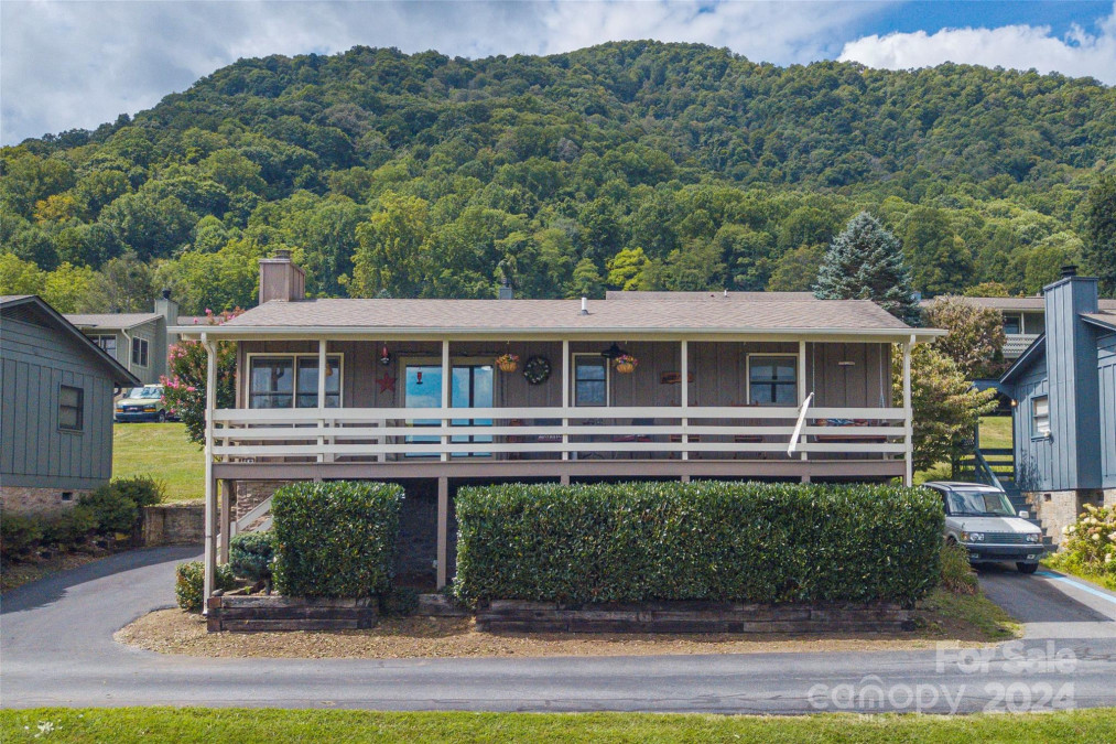 38 Boulder Ln Maggie Valley, NC 28751