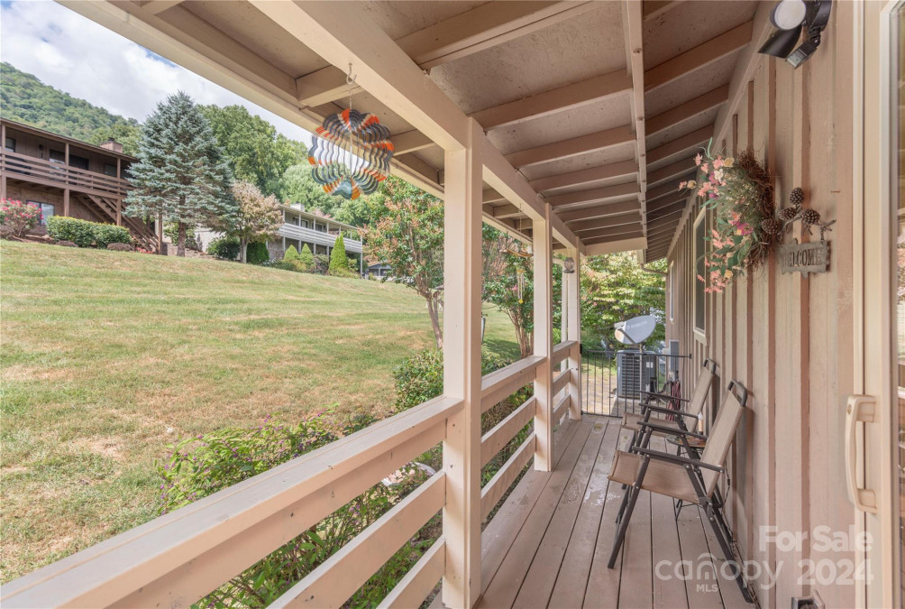 38 Boulder Ln Maggie Valley, NC 28751