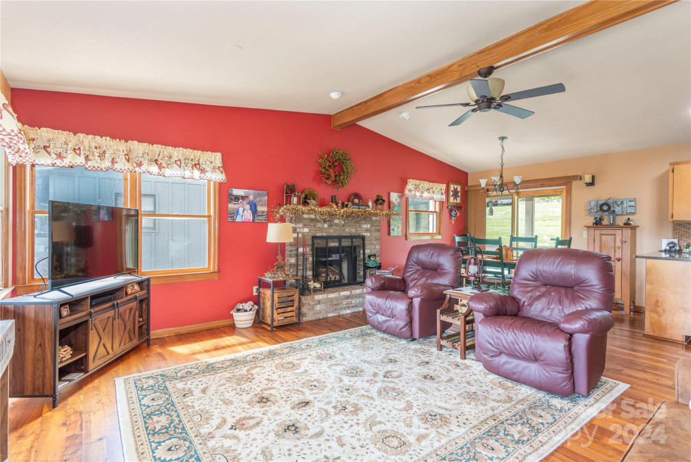 38 Boulder Ln Maggie Valley, NC 28751