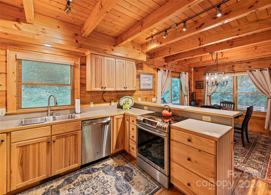 73 Twin Hickory Ln Maggie Valley, NC 28751