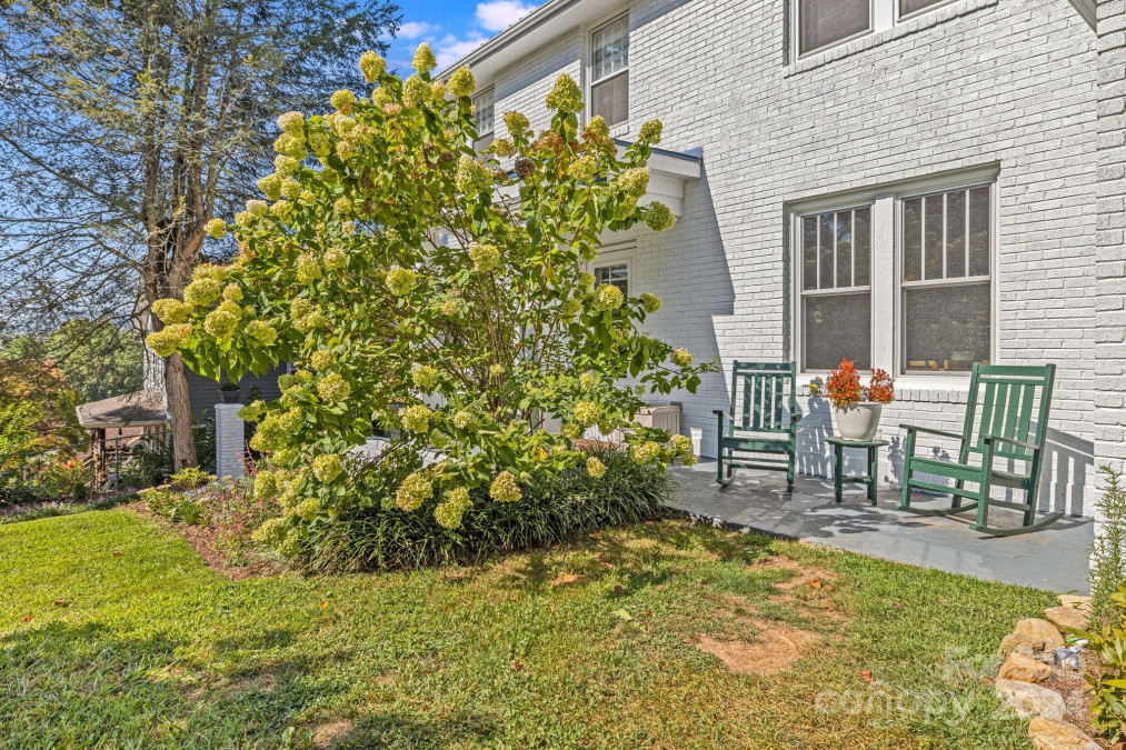 18 Robinwood Ave Asheville, NC 28806