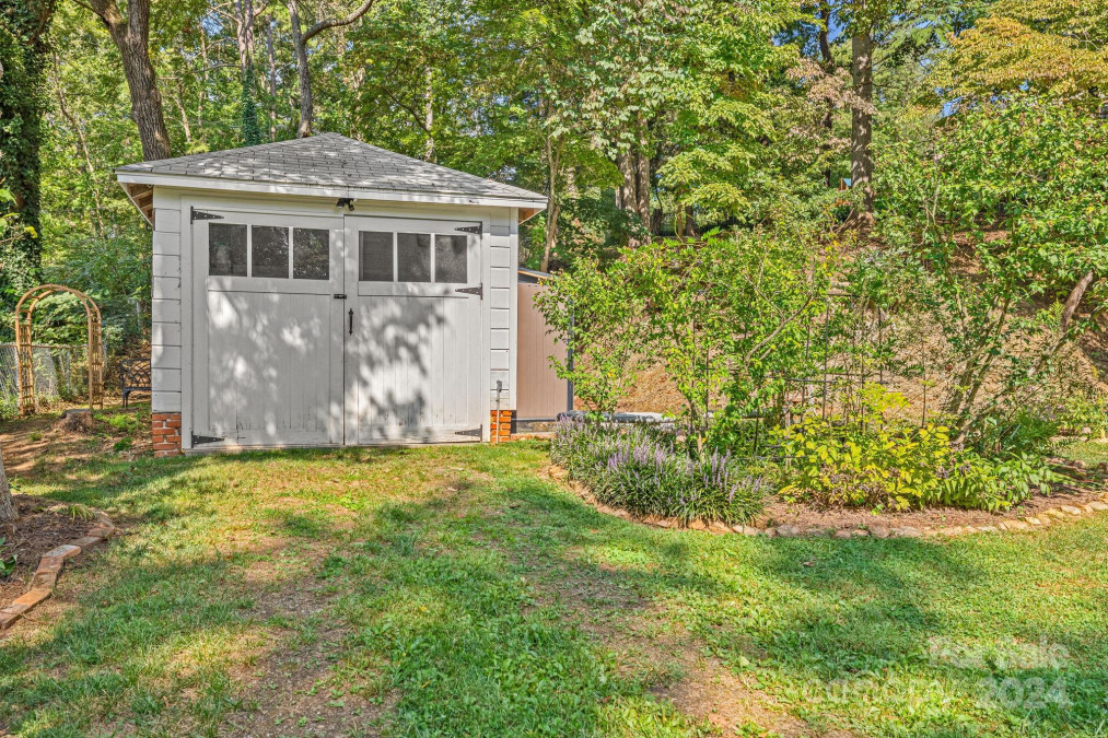 18 Robinwood Ave Asheville, NC 28806