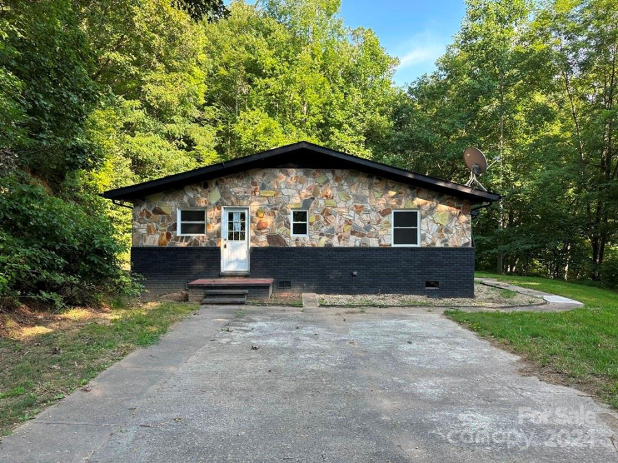 500 Laurel Spring Dr Bryson City, NC 28713