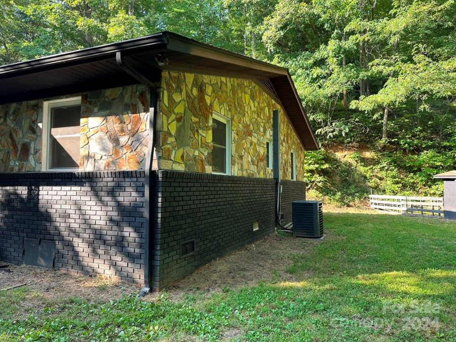 500 Laurel Spring Dr Bryson City, NC 28713