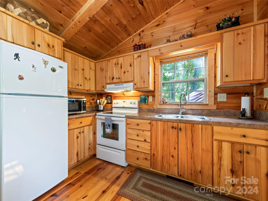 85 Screech Owl Cir Maggie Valley, NC 28751