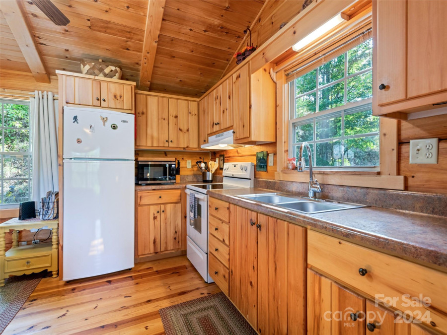 85 Screech Owl Cir Maggie Valley, NC 28751