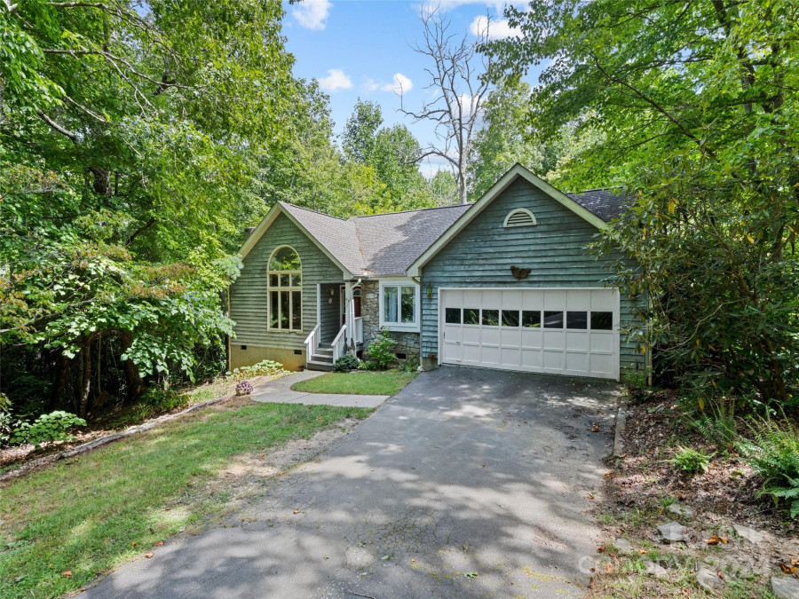 68 Oakmont Dr Fairview, NC 28730